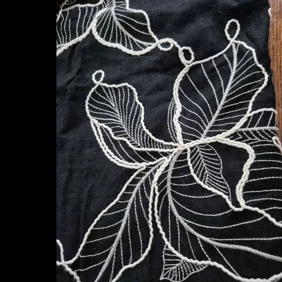 Chico's embroidered wide-leg cropped pants, black/neutral, sizes M and L - Picture 3 of 10